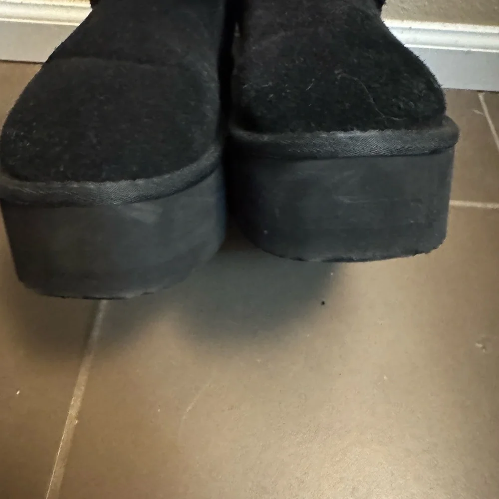 DREAM PAIRS Suede Women’s Classic Mini Platform Lined Boots Cozy Size 8.5 Black